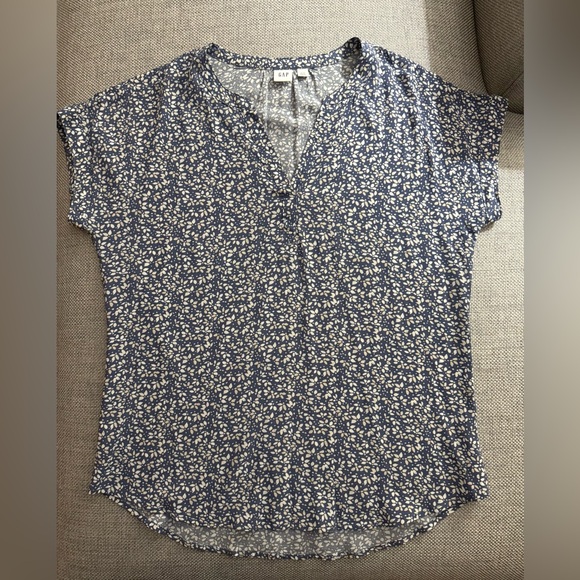 PRETTY BLUE & WHITE GAP V-NECK BLOUSE - Picture 4 of 9